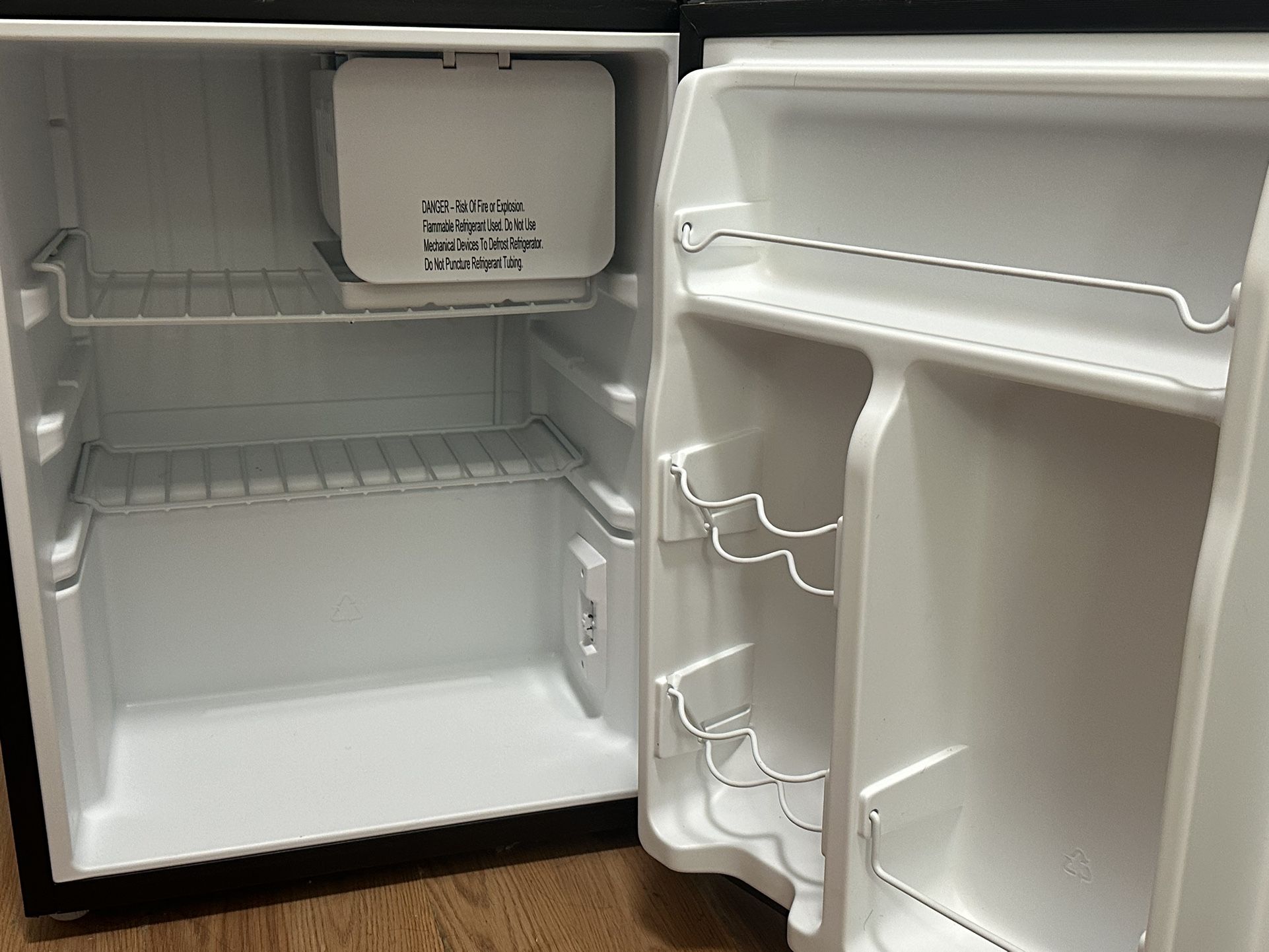 Whirlpool 2.7 cu ft Mini Refrigerator - Stainless Steel - WH27S1E