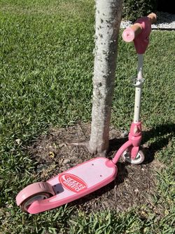Pink Radio Flyer Kid Scooter / Kick & Glide Scooter/ 2 Wheeler Scooter in Time for the Holiday