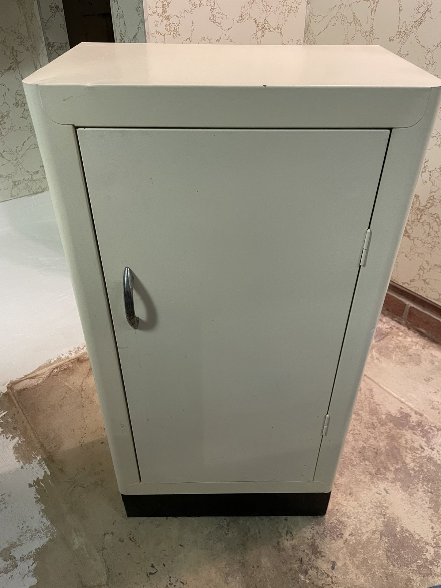 Small cabinet