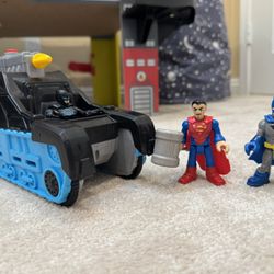 Imaginext Batman Tank With Superman And Extra Batman 