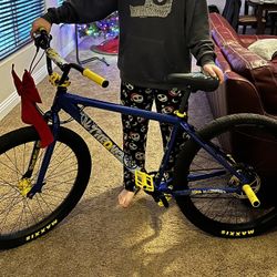 Throne Goon Runner XL 27.5 BMX wheelie Bike W/lots Of Upgrades