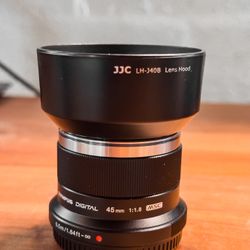 Olympus M.Zuiko Digital 45mm f/1.8 Lens - MINT