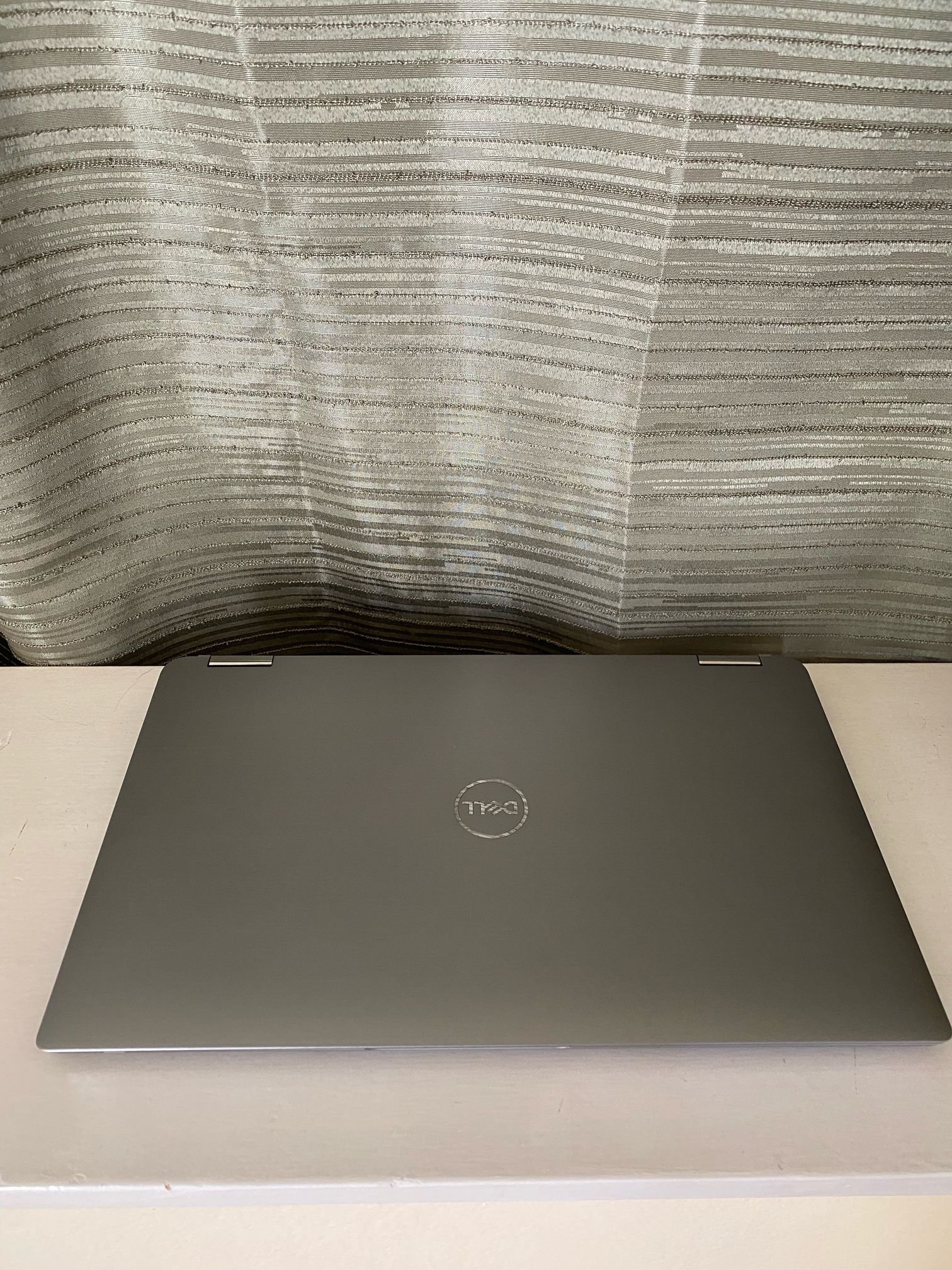 Dell Latitude 7400 2-in-1 TouchScreen Hyperthreaded 8th Gen i7