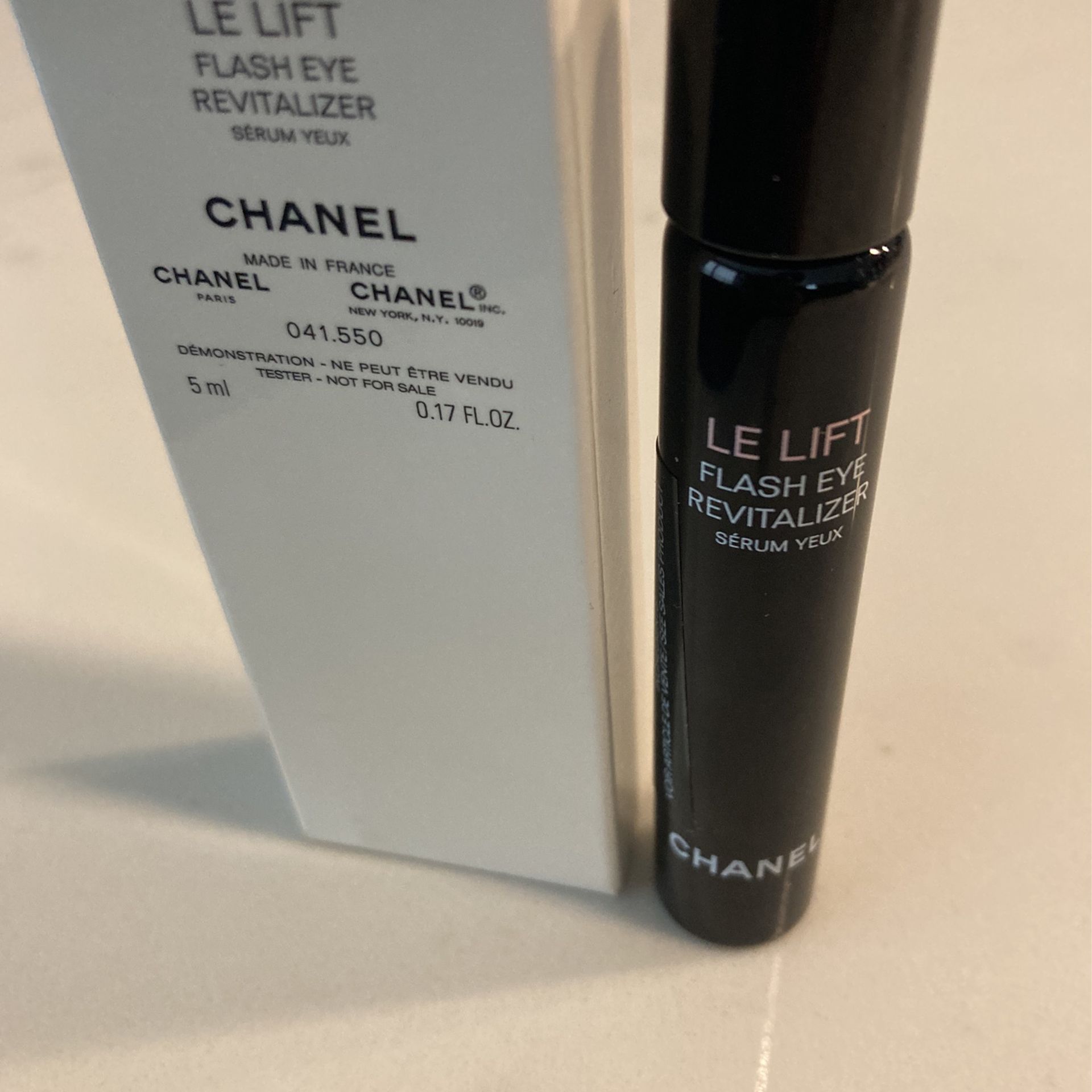 CHANEL Le Lift Firming- Anti-Wrinkle Flash Eye Revitalizer