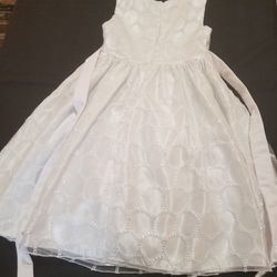 White Formal Dress  Girls Size(6))