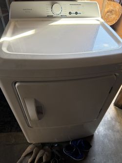 INSIGNIA Electric Dryer BRAND NEW