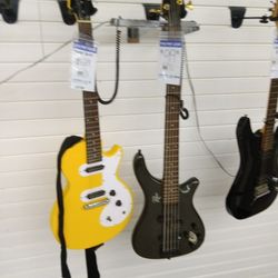 Rogue Electric Guitar 