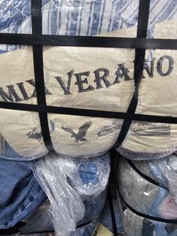 Pacas 100 Libras  de ropa de MARCAS RECONOCIDAS a solo $300 si compra 2 solo  paga $500 Visitenos 