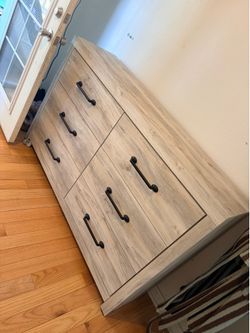 Mor furniture dresser