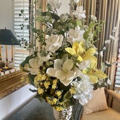 GORGEOUS  FLOWER ARRANGEMENT