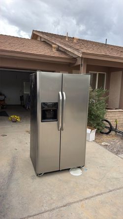 Frigidaire fridge. FREEE!