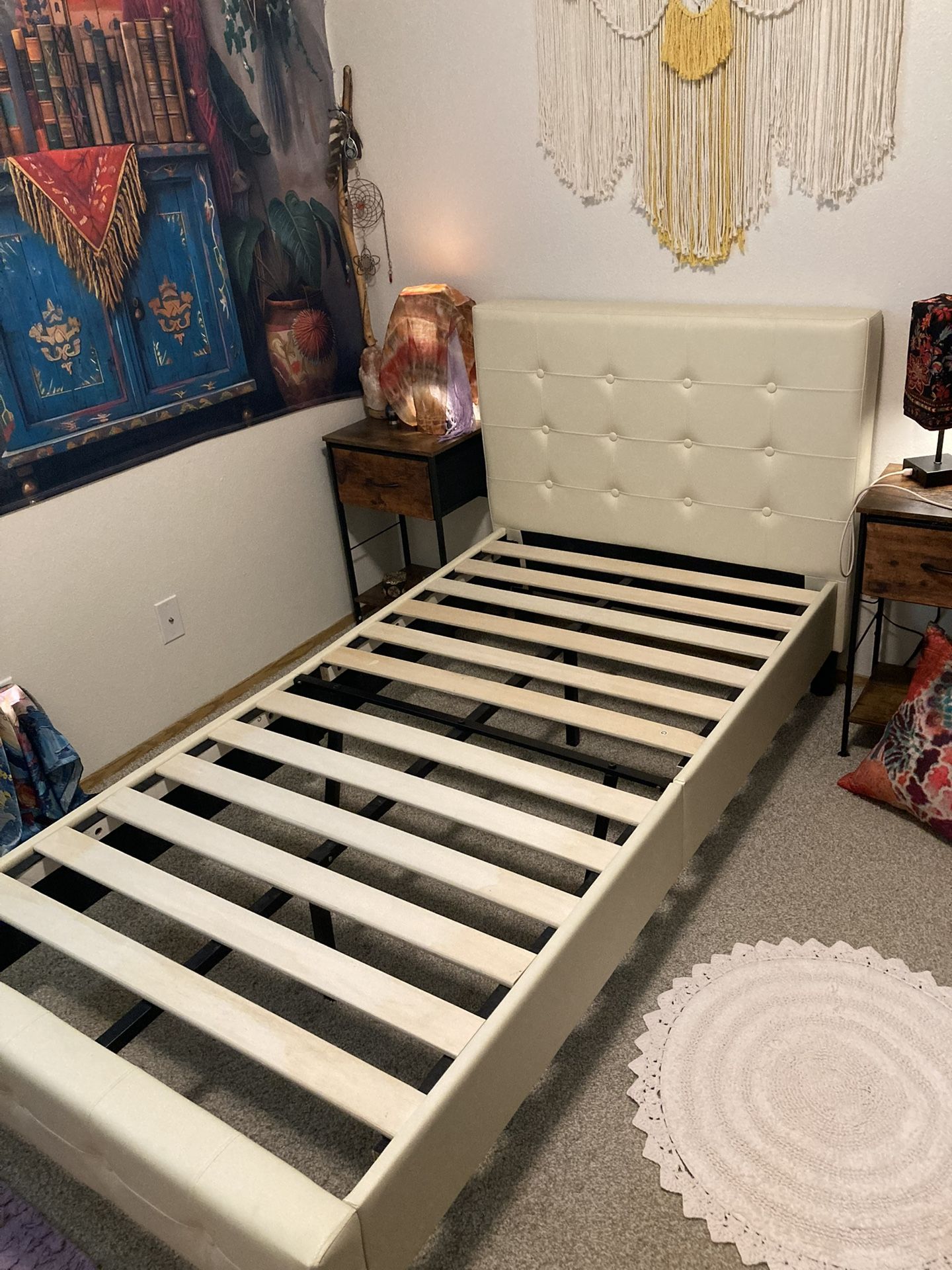 PU leather tufted Upholstered twin/single platform bed.