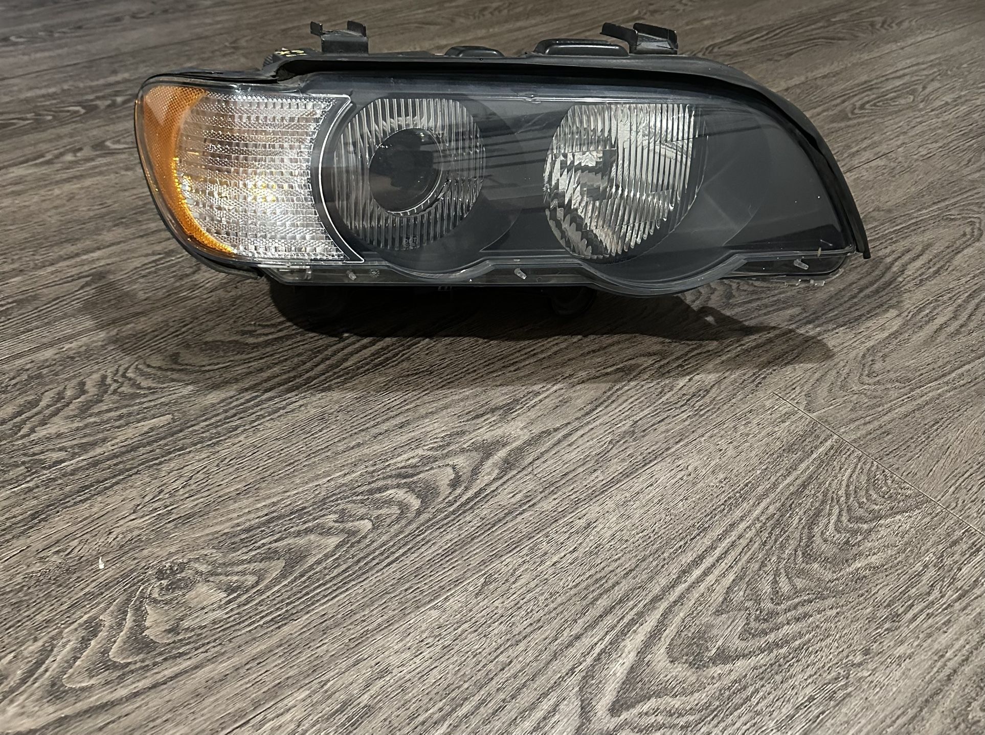 BMW X5 Headlight Passenger 2003