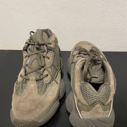 Yeezy $200 shop