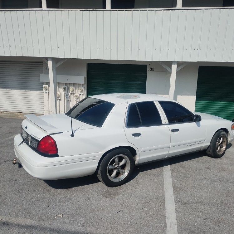 2005 Ford Crown Victoria
