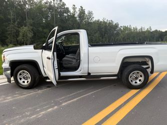 2016 GMC Sierra  5.3 V 8 engine. Ice Cold AC