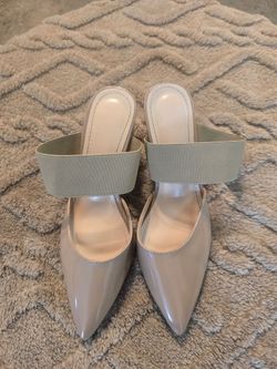 Beige chunky heels