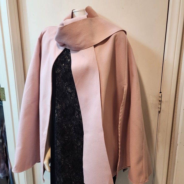 Sofisticated Rose One SizePink Wrap Cape