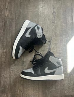 Nike Air Jordan 1 Retro High Sneakers Size 3.5 Men’s Size 5 Women’s