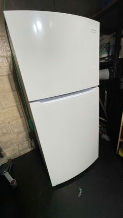 FRIGIDAIRE REFRIGERATOR