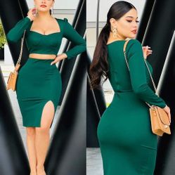 New Women's 2 Piece Set Available In Size Small And Large 