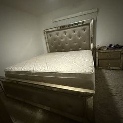 4 Piece Bedroom Set- KING BED