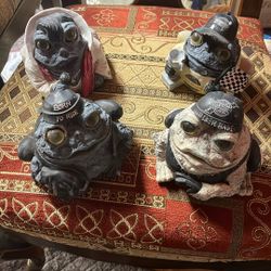 Lot of four Toad Hollow Frogs