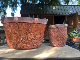 Large basket and small basket Large basket and small basket