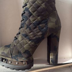 Brand New Jessica Simpson Platform Boots Size 9