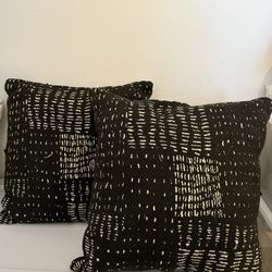 2 Decorative Pillow Black