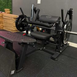 Hip thrust machines