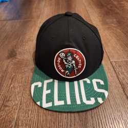Mitchell & Ness Boston Celtics snapback cap in black and green with an embroidered team logo patch, good condition