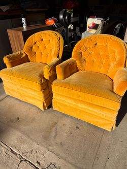 2 Vintage Woodmark Origjnal Yellow Tufted Lounge Chairs