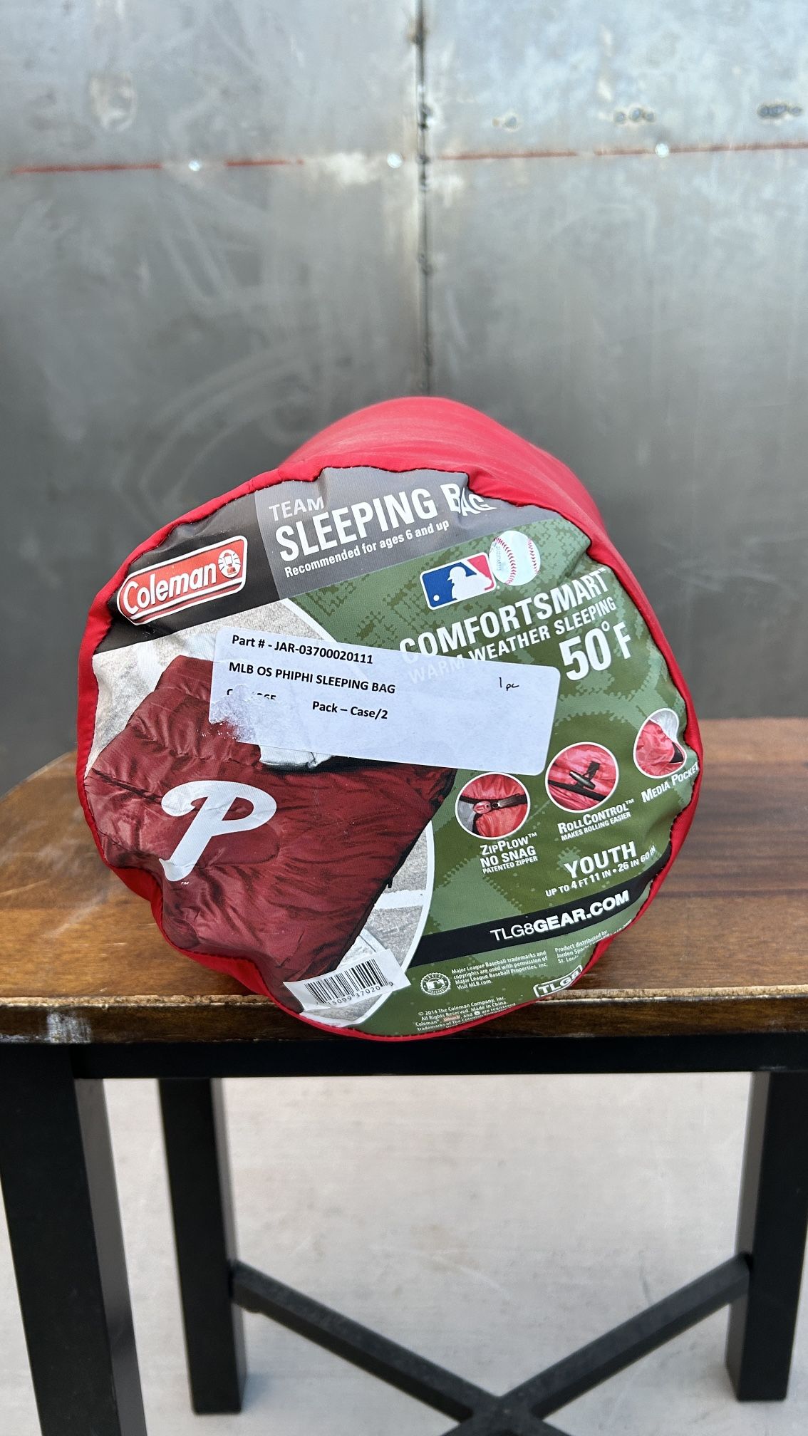 coleman sleeping bag youth up to 4feet 11 inches MLB **see the picture on design