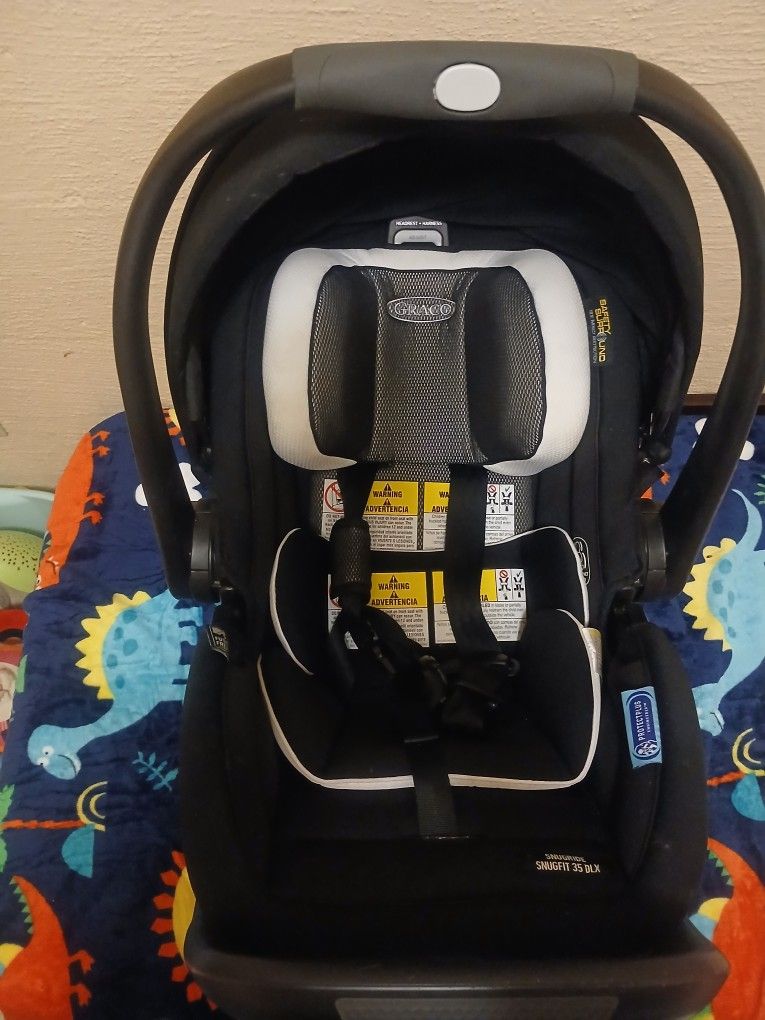 Graco Click Connect Carseat & Base 