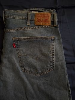5 pairs of Levi’s pants