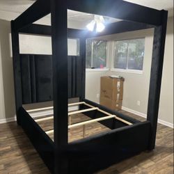 NEW IN BOX Beautiful Black  Canopy King &  Queen Size Bed Frame 