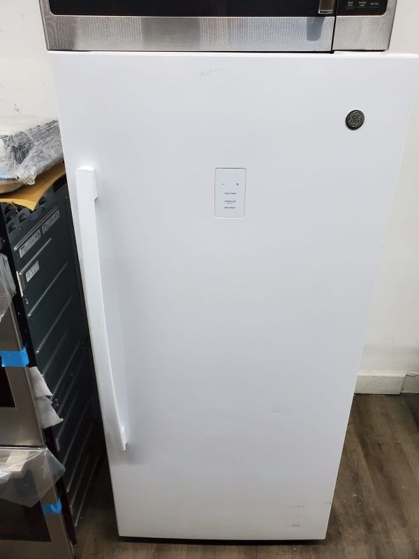 Freezer GE new open box warranty
