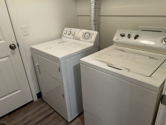 May Tag Heavy Duty Washer And GE Dryer Great Condition And Working Great
