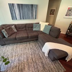 Large Gray Sofa/Sectional In Good Condition 