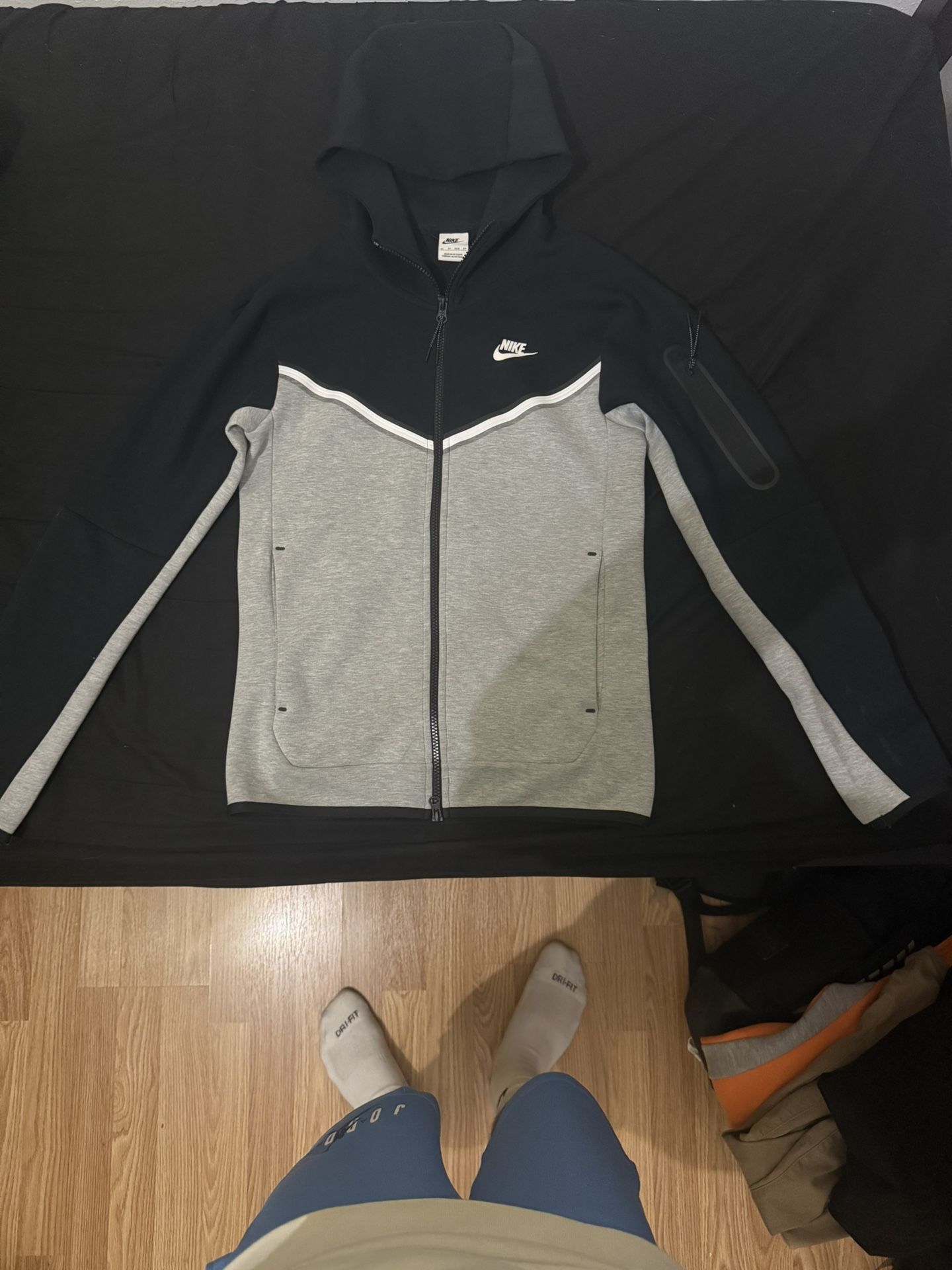 Nike Tech Fleece “grey/black” Size Xs Men’s But Fits Size S Men’s As well