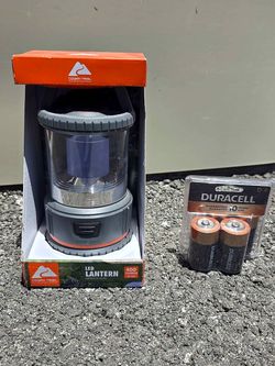 Ozark Trail 400-Lumen LED Camping Lantern + Duracell D 4-Pack