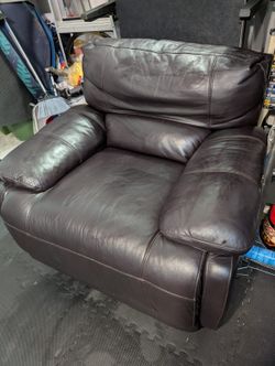 Brown Leather Recliner Chair Couch Electric Oversized. Poltrona Recliner Sofa. Powered.Smoke Free And Pet Free House . Excellent Condition