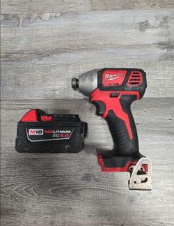 MILWAUKEE M18 IMPACT DRIVER WITH M18 XC5.0 BATTERY