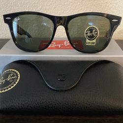 New RayBan Wayfarer Classic Sunglasses With Original RayBan Packaging
