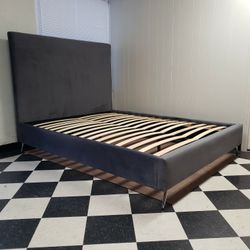 Queen size bed frame - can DELIVER almost anywhere for $20 extra - gently used and in very good condition 😍