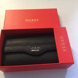  New  Guess  Lady Wallet  New In Box 