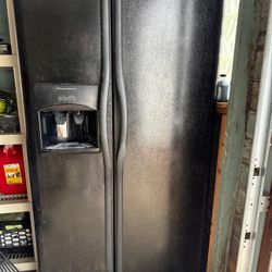 Frigidaire  Black Refregirator