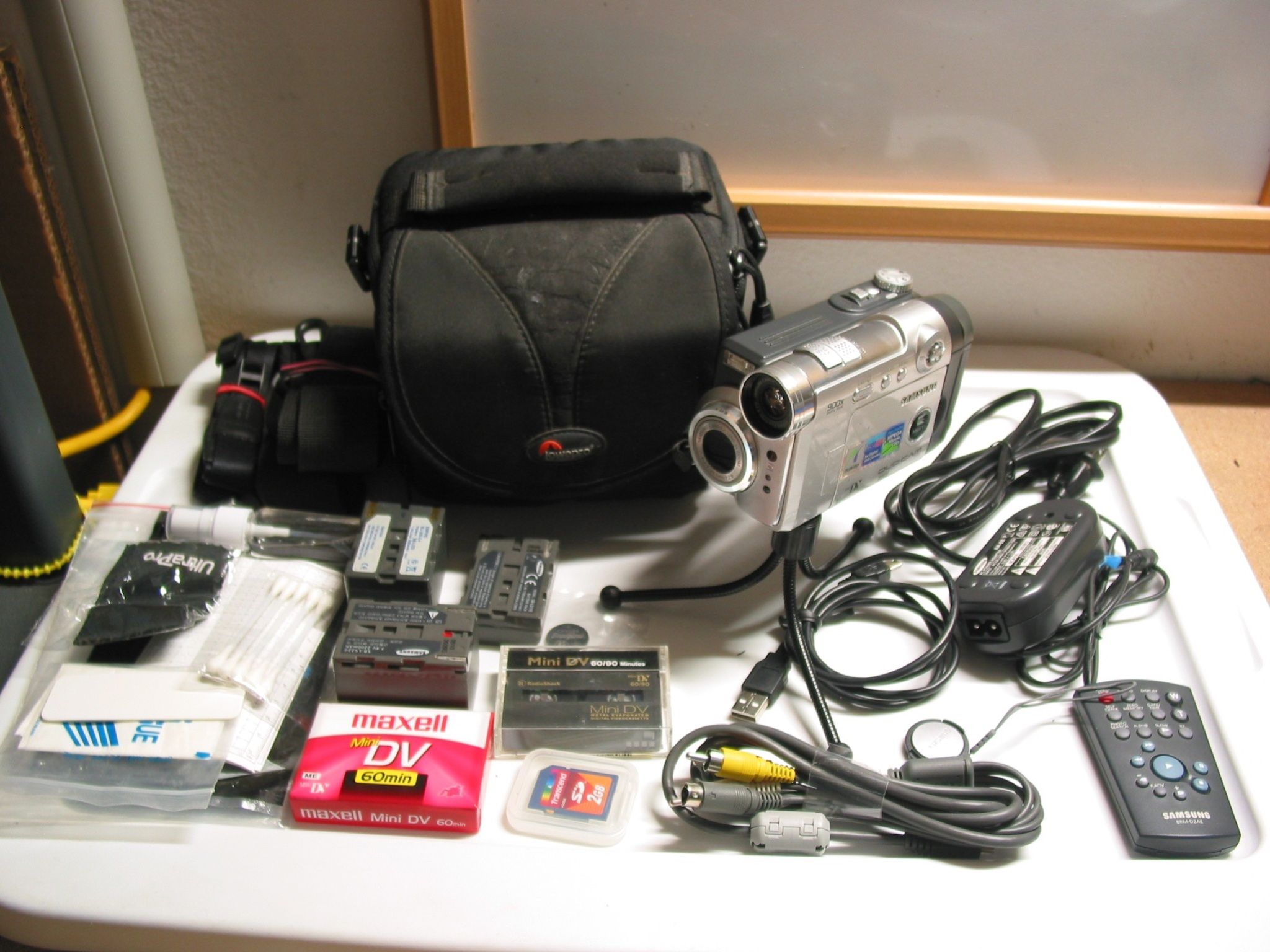 RARE Samsung SC-D6550 MiniDV Tape Video Camcorder 5.0 MP Camera & Cassette Playback Player