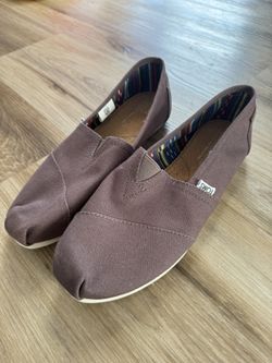 Women’s Size 9 Brand New Tom Slip On Shoes 